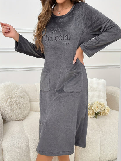 Damen Loungewear Kleid aus weichem Material mit Taschen und Stickerei