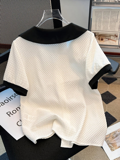 Dam Elegant blus med kontrastkrage och knappslå – Klassisk för kontor och vardag