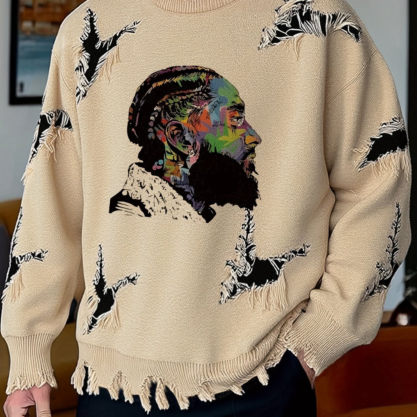 Suéter de hombre de cuello redondo con estampado y efecto desgastado beige