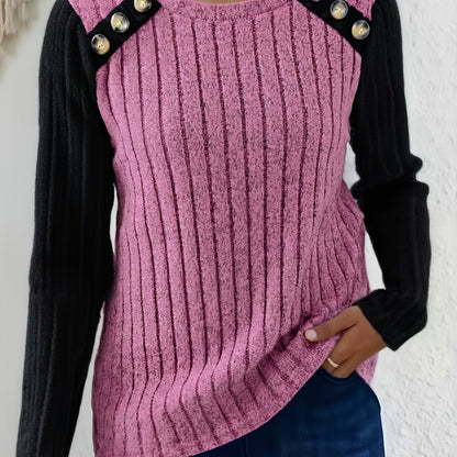Langærmet dameshirt med rund hals, ribstrik og knapper på skuldrene