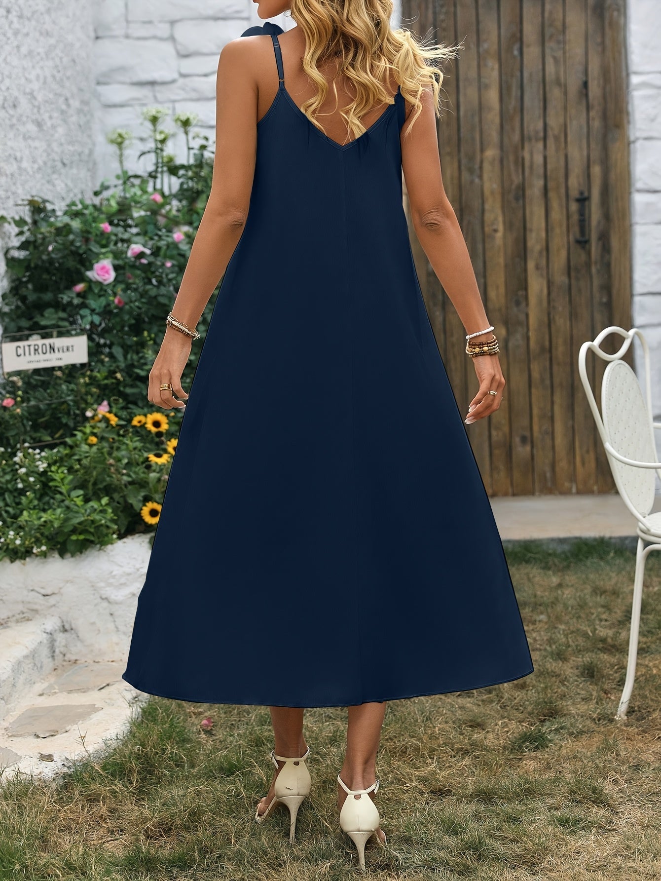 Damen Elegantes Maxikleid mit Blumenapplikation und V-Ausschnitt – Perfekt für Sommerfeste & Gartenpartys