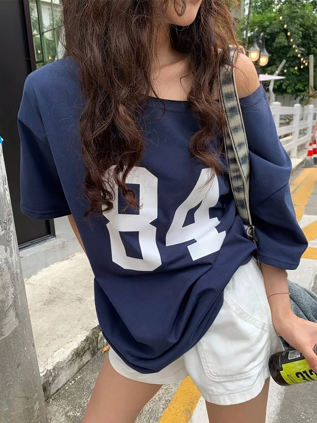 Dams Oversized T-shirt i Varsity-stil med nummer 84 – Avslappnad streetwear-topp
