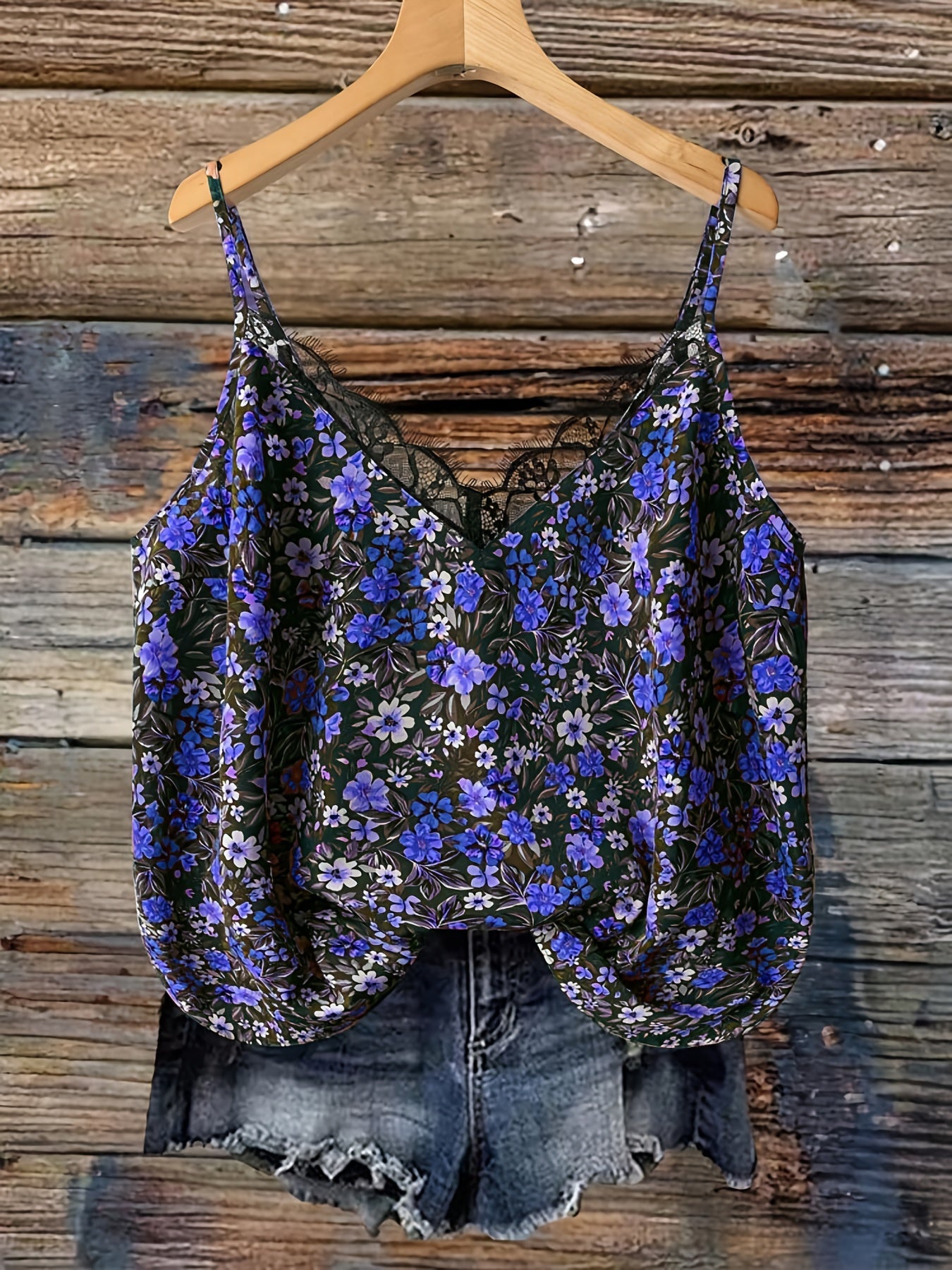 Dame sommer-top med blomsterprint og blonder – afslappet camisole til hverdag og ferie
