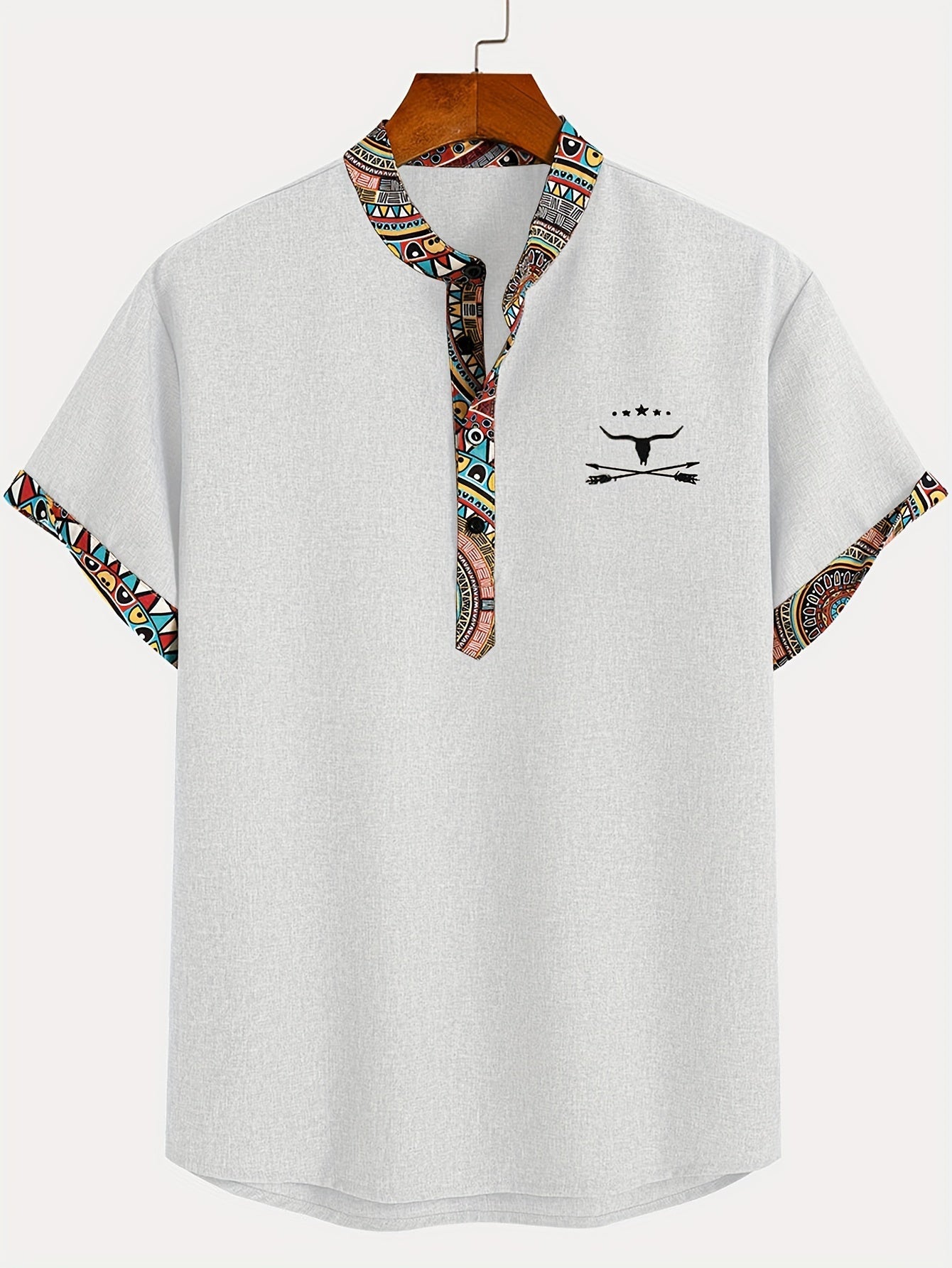 Chemise décontractée homme à manches courtes style ethnique avec motif tribal et col en V