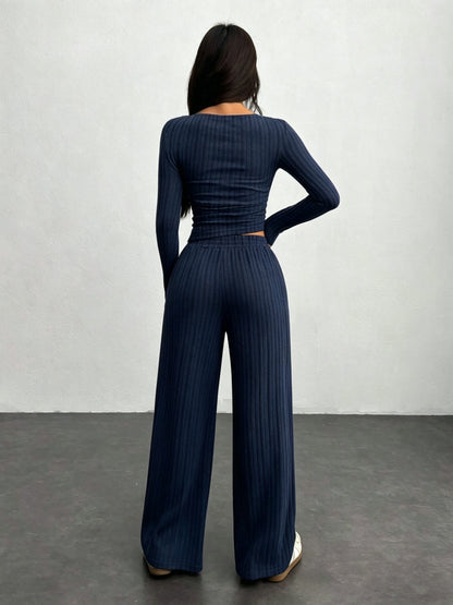 Completo loungewear a coste da donna, top corto a maniche lunghe e pantaloni ampi, grigio
