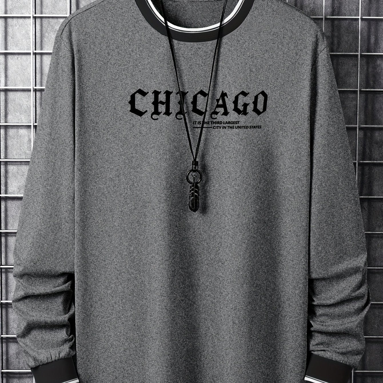 Herren Langarmshirt mit Chicago-Schriftzug und Rippbündchen, Rundhalsausschnitt