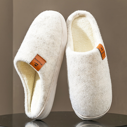 Gezellige pantoffels, zachte en pluizige warme slippers met comfort
