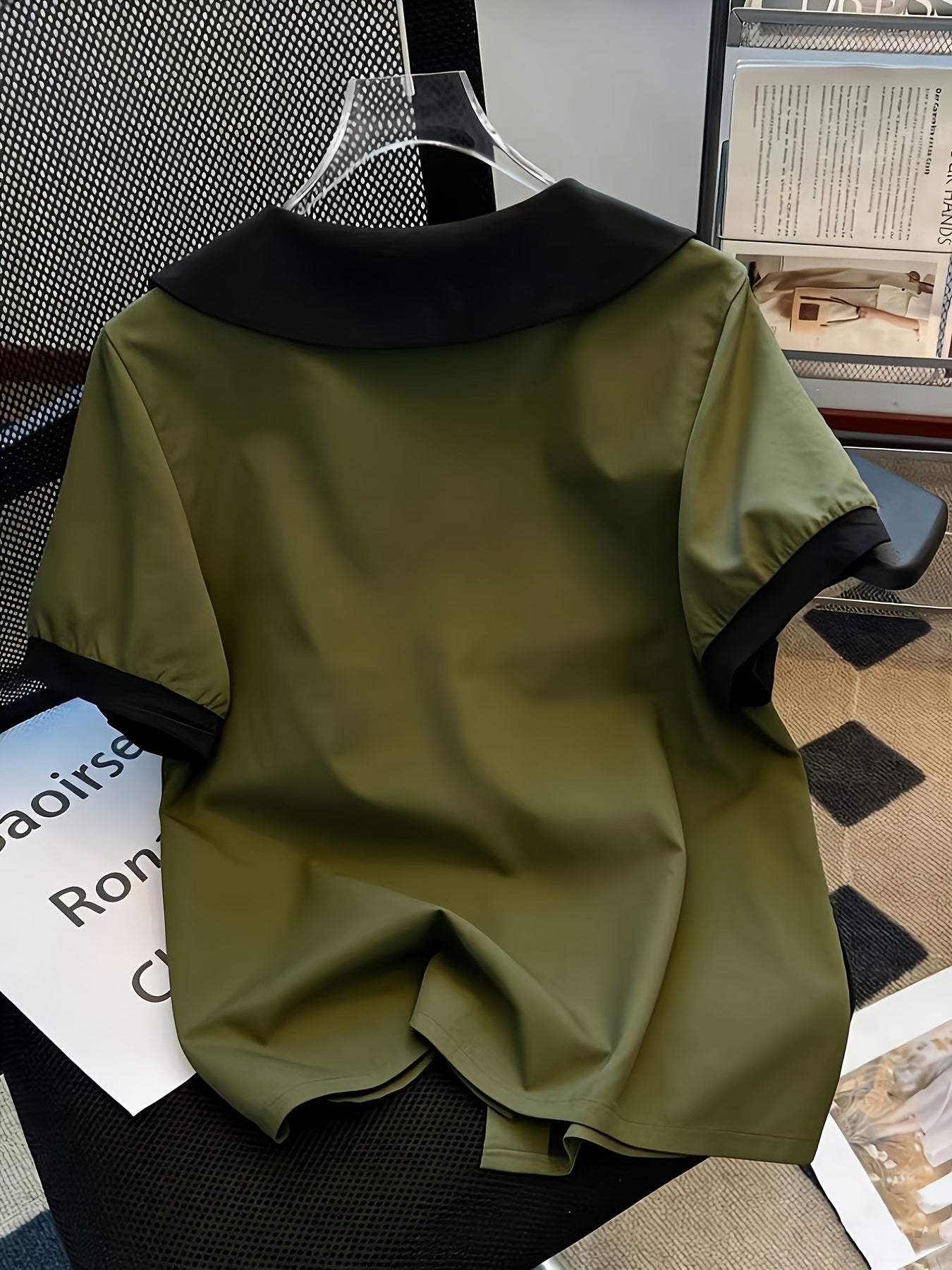 Dam Elegant blus med kontrastkrage och knappslå – Klassisk för kontor och vardag