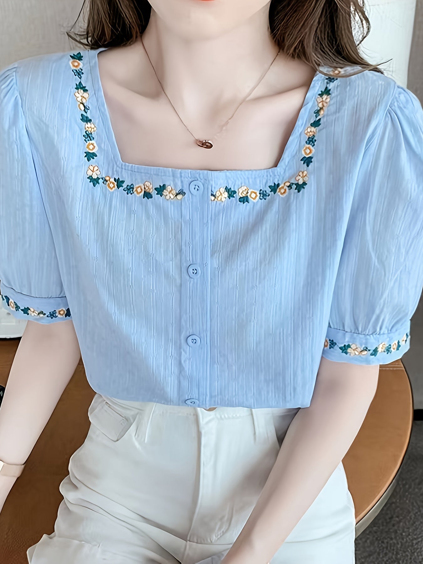 Damen Bluse mit Stickerei und quadratischem Ausschnitt – Eleganter Sommer-Look, Freizeit & Alltag