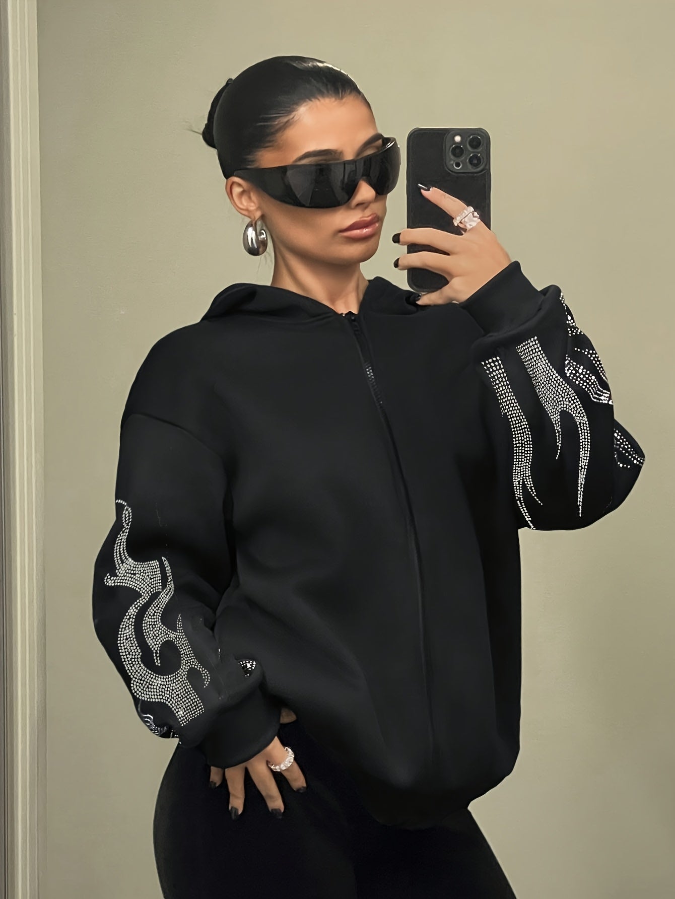 Hoodie met capuchon en strass-vlammenpatroon, zwart