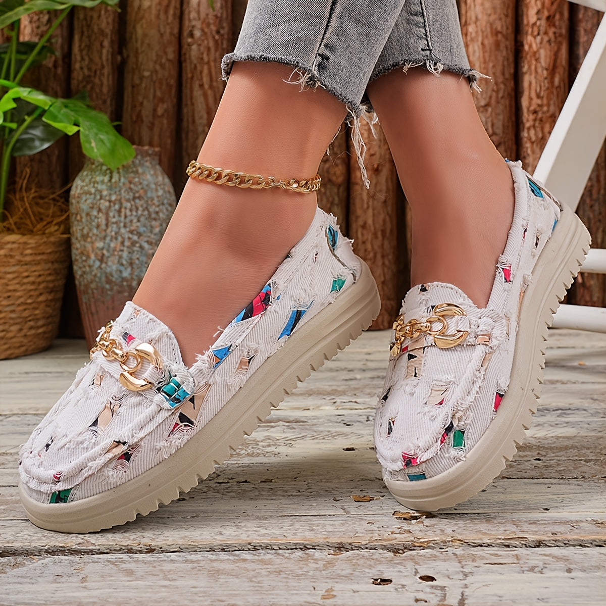 Chaussures décontractées slip-on pour femmes avec détail chaîne, style mocassin à la mode pour le quotidien et les loisirs