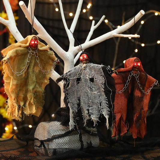 Halloween hängande spöken med lysande ögon och kedja – Kuslig dekoration för Halloweenfester