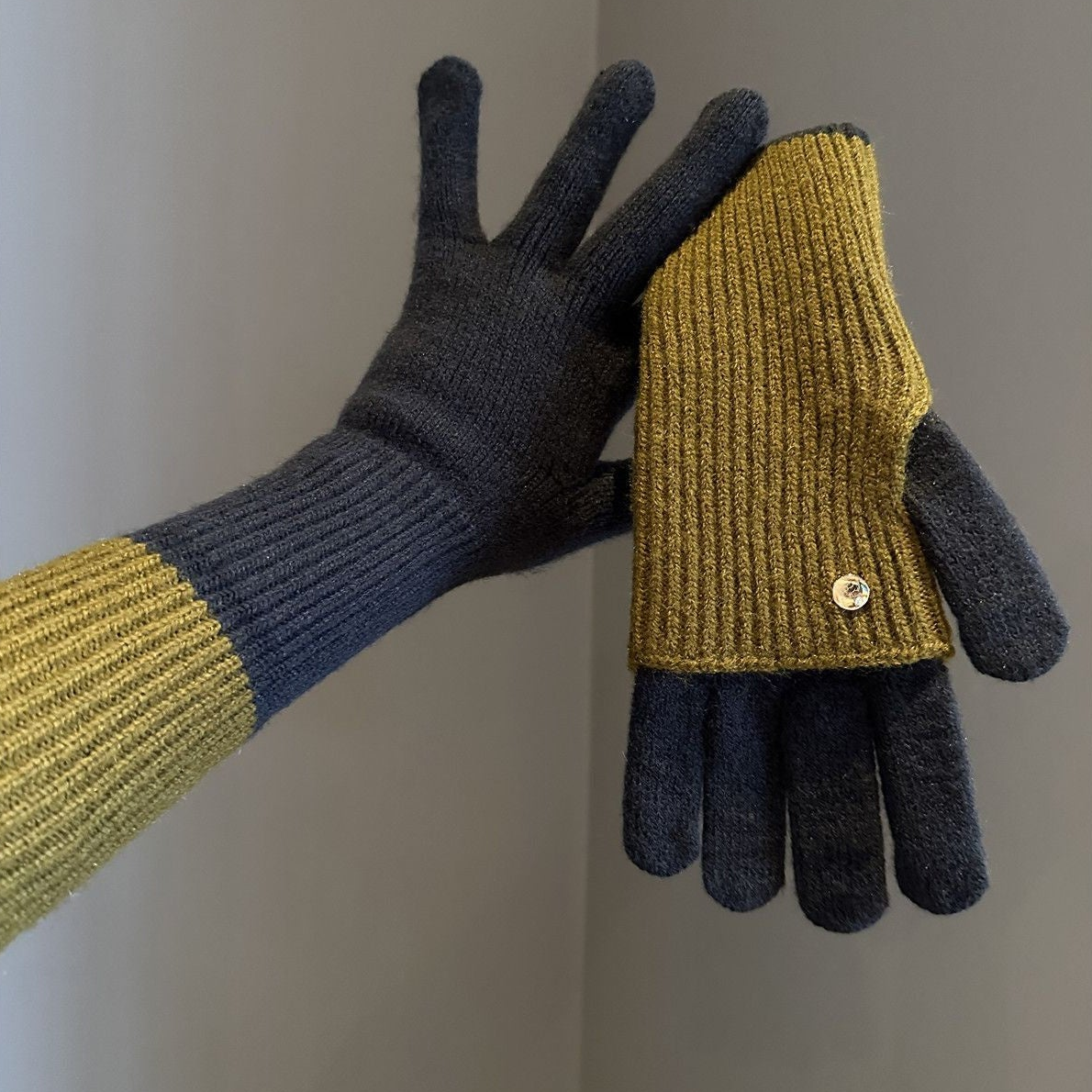Strickhandschuhe mit abnehmbaren Fäustling-Aufsatz Beige Grau Zweifarbig
