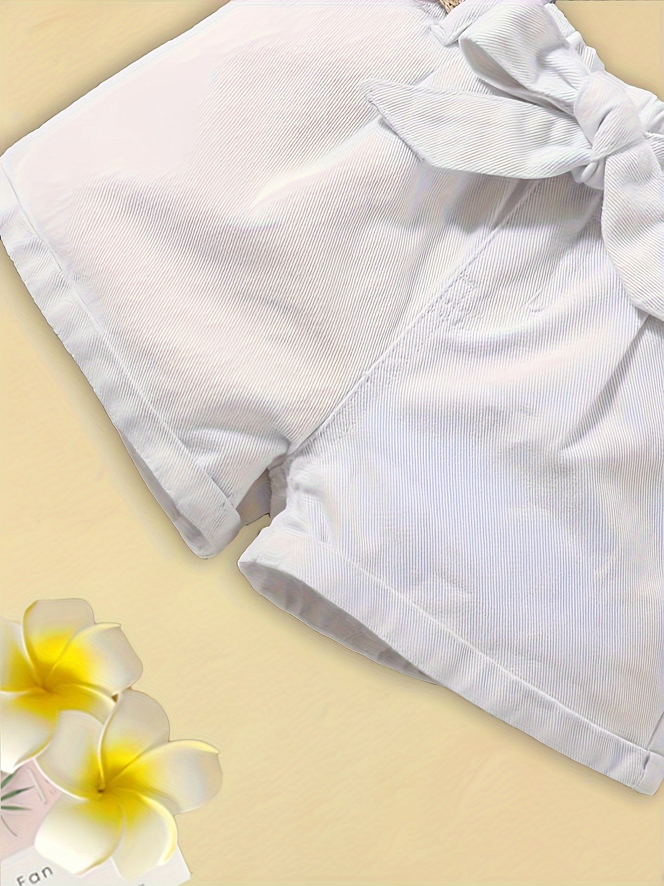 Dame paperbag-shorts i high-waist-stil med sløjfe og flettet bælte – moderigtige til fritid og ferie