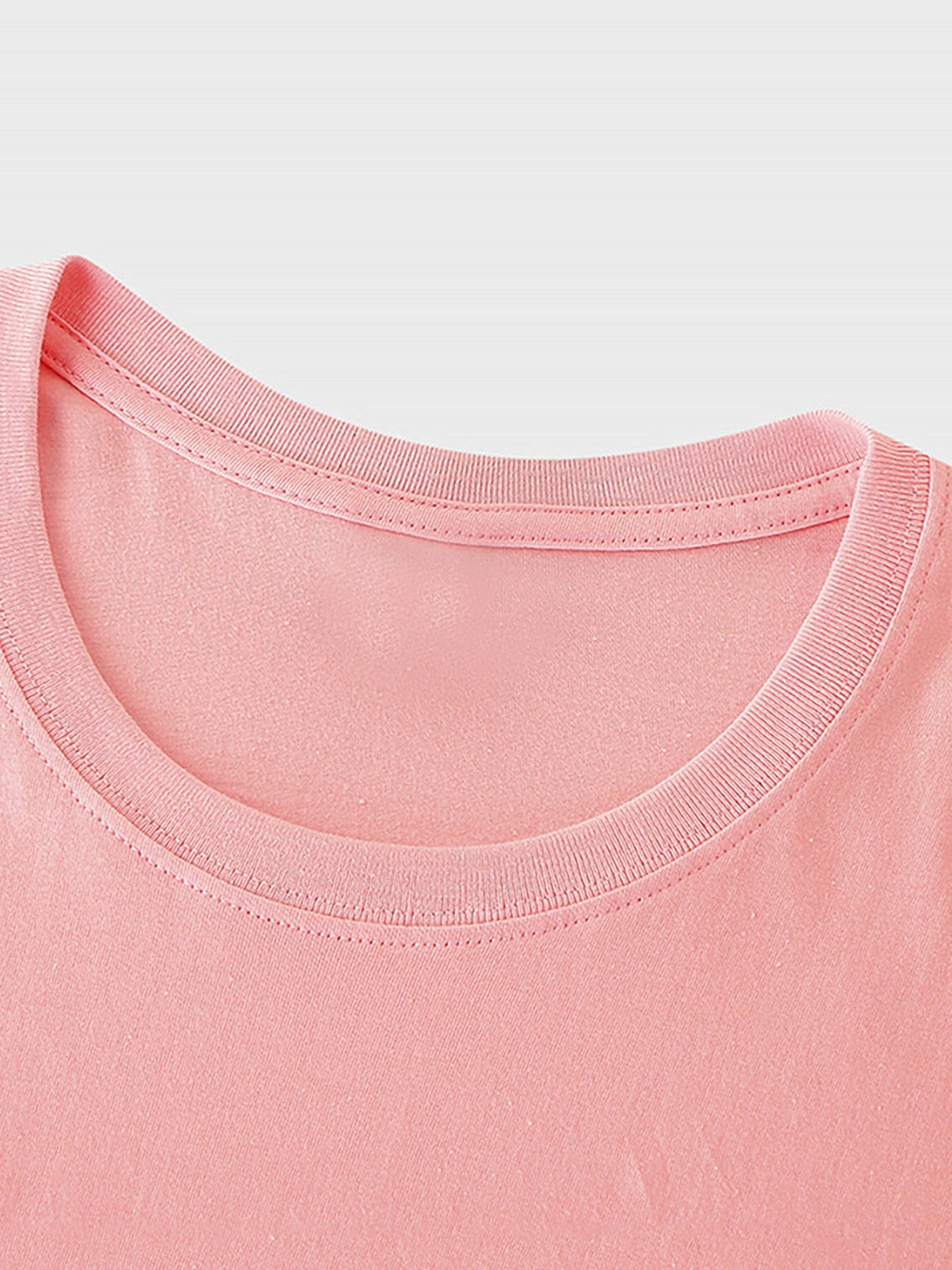 Dame T-shirt med dyreprint og inspirerende citat – moderigtigt fritidsskjorte med leopard- og zebramønster