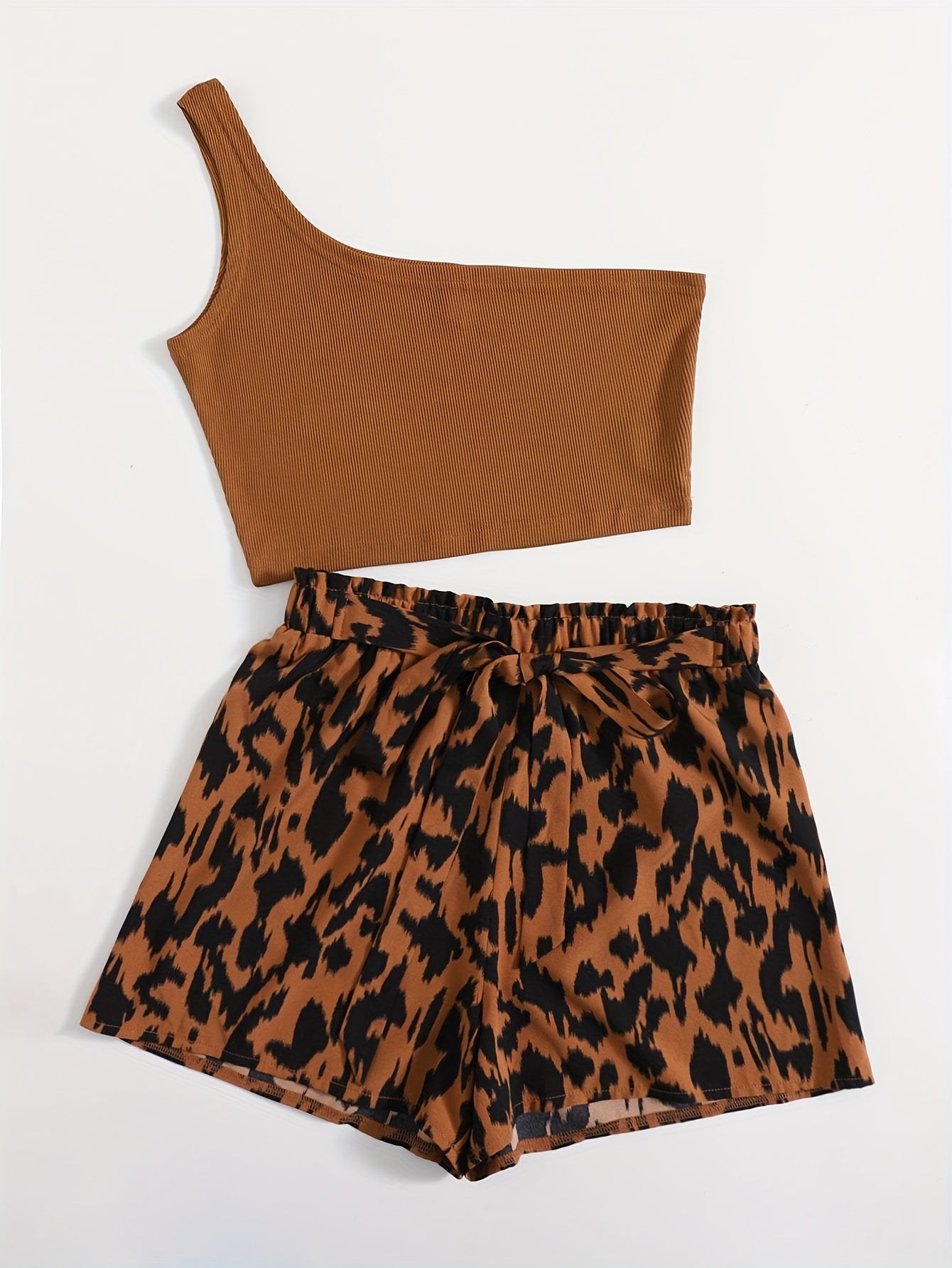 Damen Zweiteiler Set – Asymmetrisches One-Shoulder Top & High-Waist Shorts mit Animal Print, Elegant für Sommer