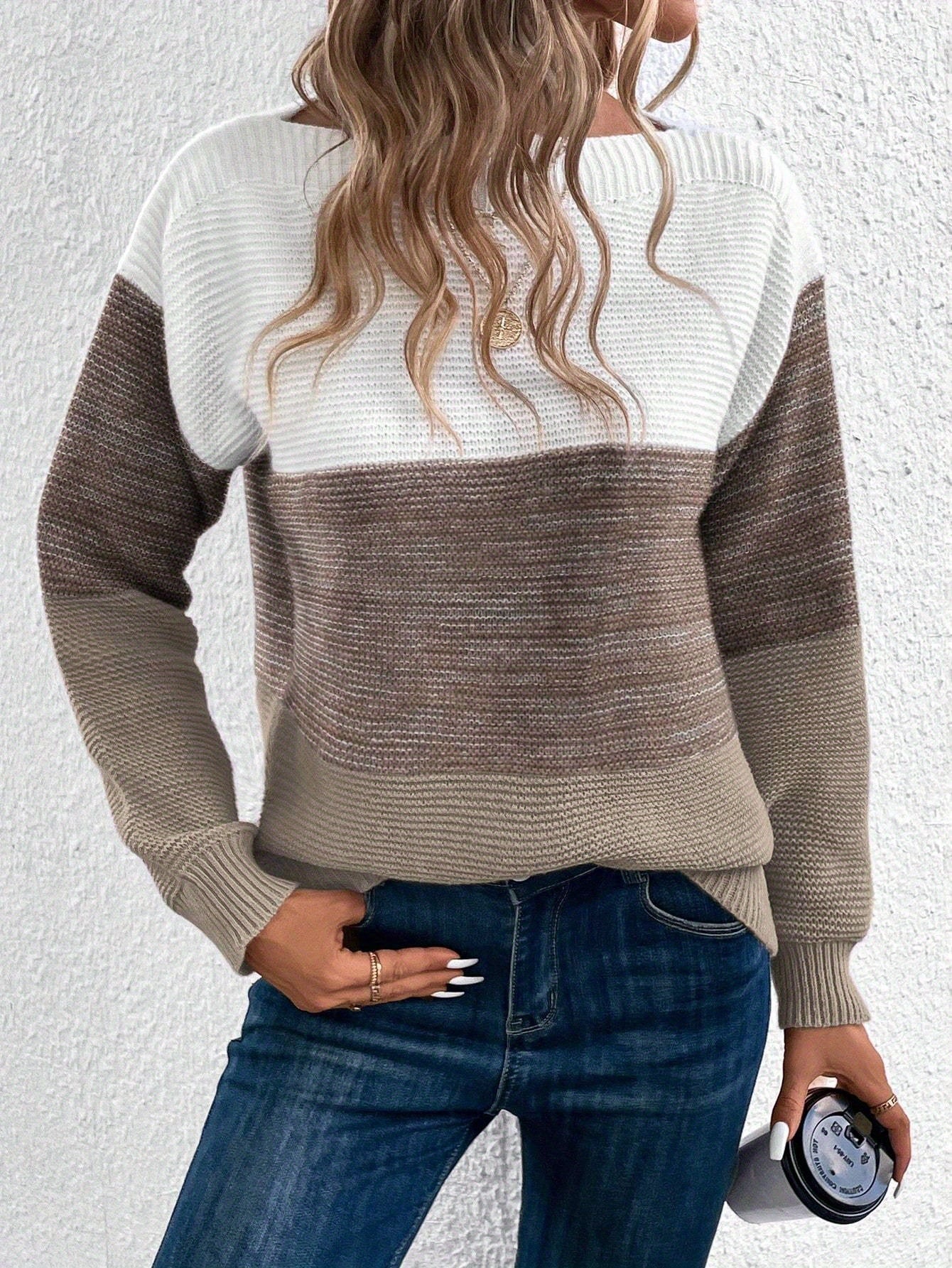 Damski sweter dziany w designie colorblock – Elegancki look na czas wolny na jesień i zimę