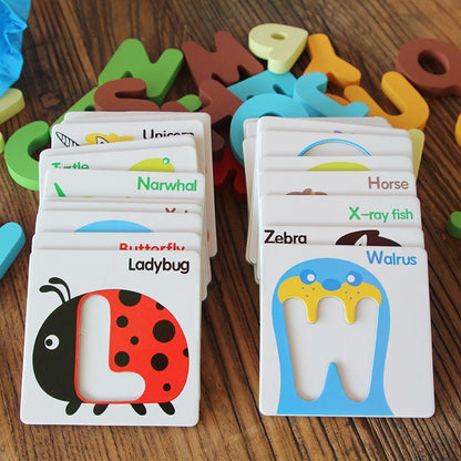 Kinder Lernspielzeug Alphabet Holzbuchstaben und Karten, Pädagogisches Puzzle für Jungen und Mädchen, ab 3 Jahren
