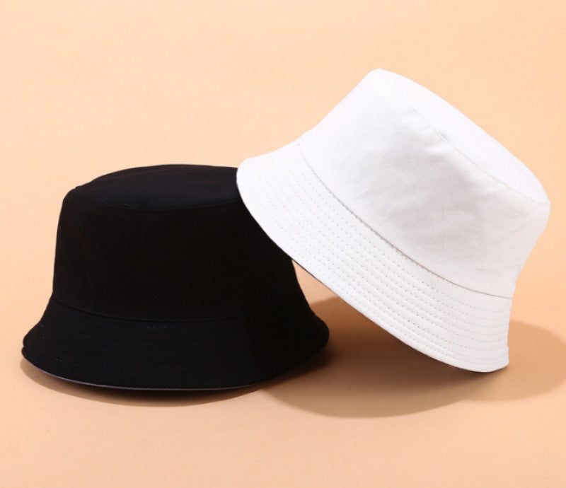Omkeerbare bucket hat voor de zomer met twee looks in één