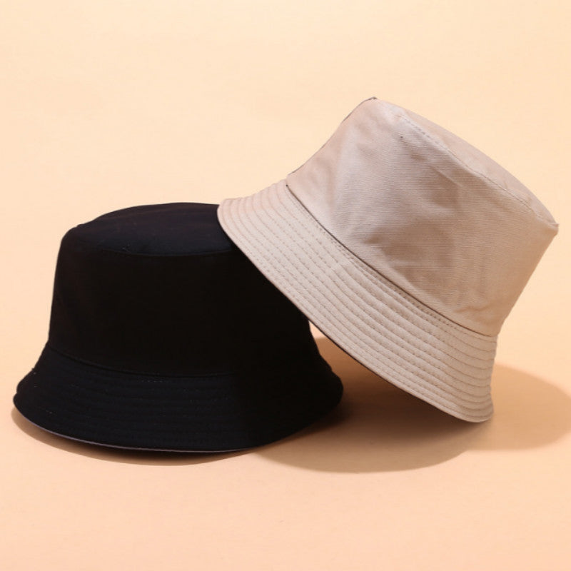 Omkeerbare bucket hat voor de zomer met twee looks in één