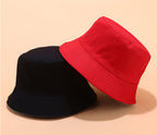 Omkeerbare bucket hat voor de zomer met twee looks in één