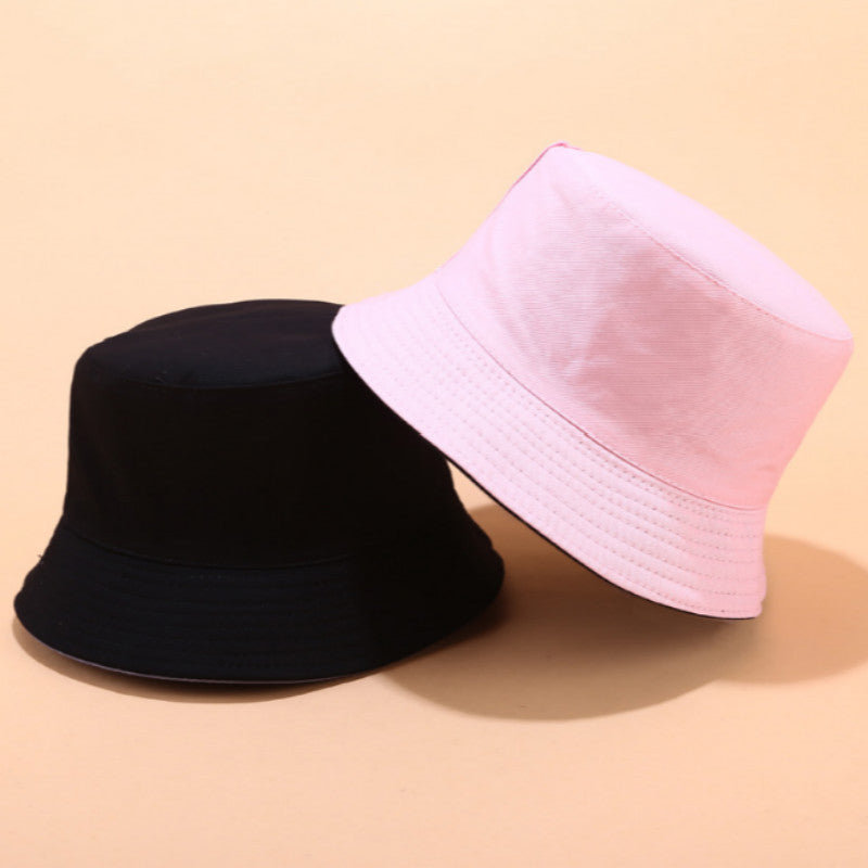 Omkeerbare bucket hat voor de zomer met twee looks in één