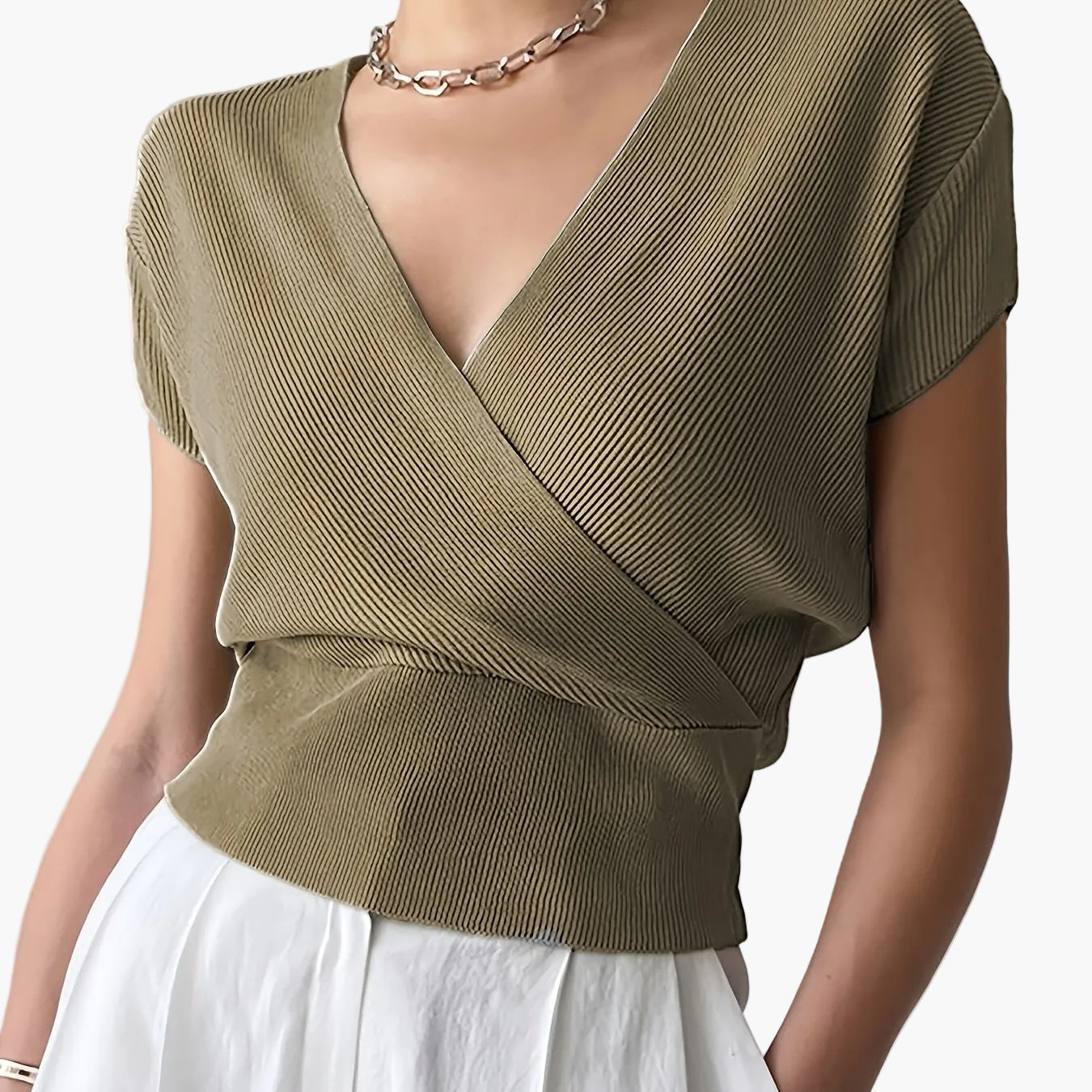 Dames wikkelshirt met V-hals en korte mouw – Modern vrijetijdstopje