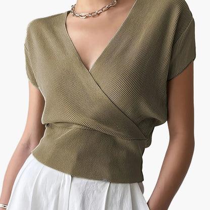 Dames wikkelshirt met V-hals en korte mouw – Modern vrijetijdstopje
