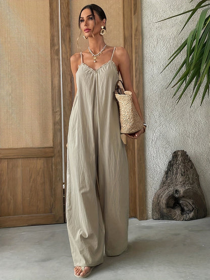Mono de mujer de pierna ancha con tirantes finos y escote en V – Estilo elegante para la noche y el tiempo libre