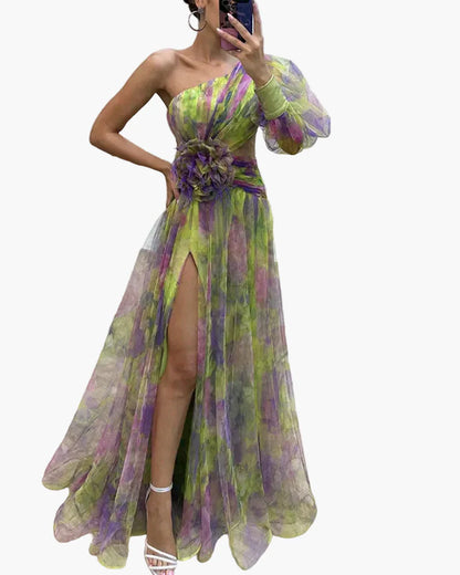 Dame aftenkjole elegant asymmetrisk med blomsterapplikation og slids – Perfekt til festlige lejligheder