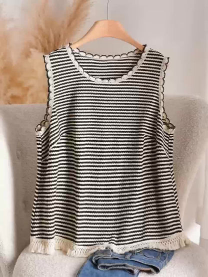 Dame strikket topp i boho-stil med striper og frynser, ermeløs – Perfekt for vår og sommer