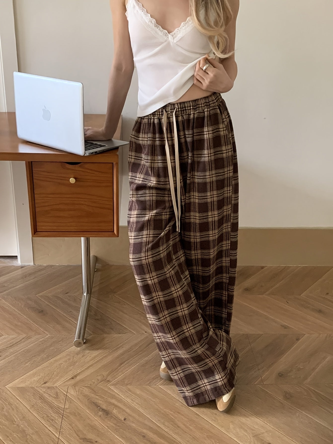 Pantaloni del pigiama da donna, marroni, a quadri, a gamba larga