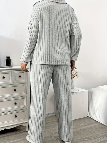Gerippter Zweiteiler mit Stehkragen und Reißverschluss – Langarmshirt und weite Hose, Seitenstreifen
