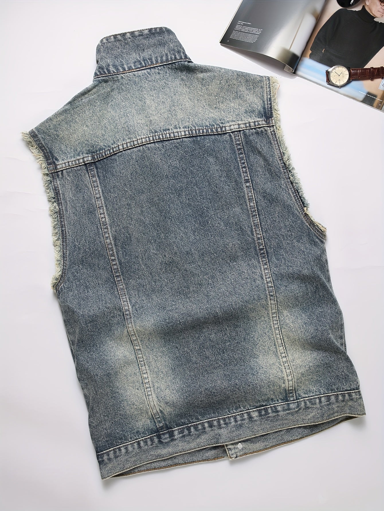 Gilet di jeans da uomo blu senza maniche effetto distressed