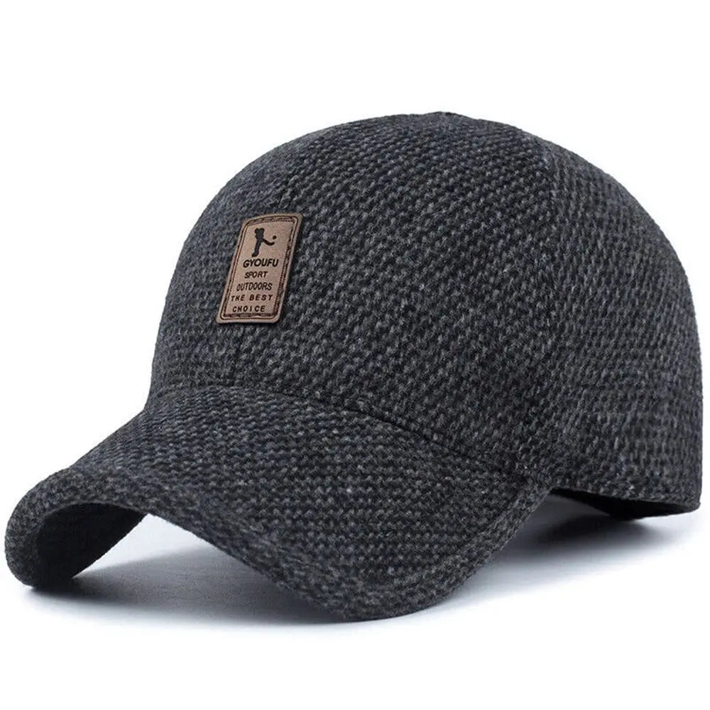 Klassieke wintermuts met oorflappen in snapback-stijl