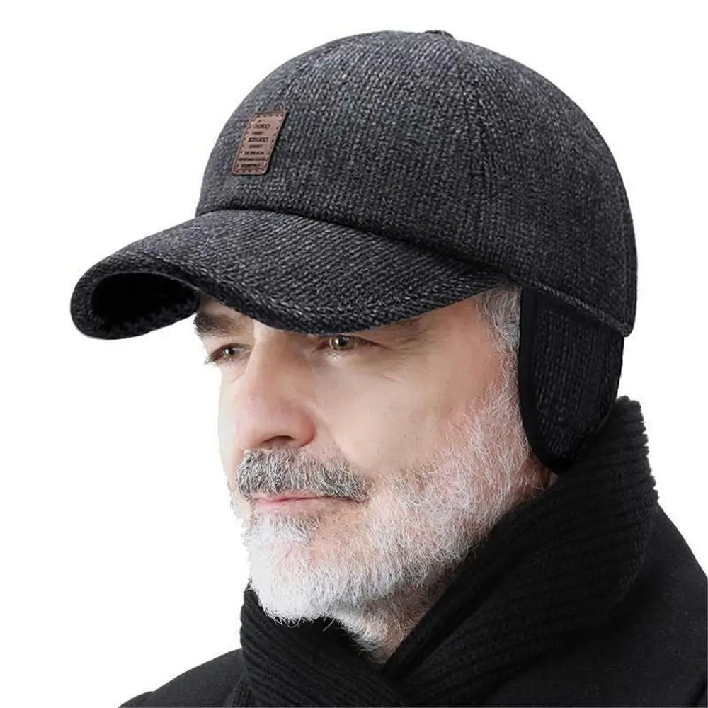 Klassieke wintermuts met oorflappen in snapback-stijl