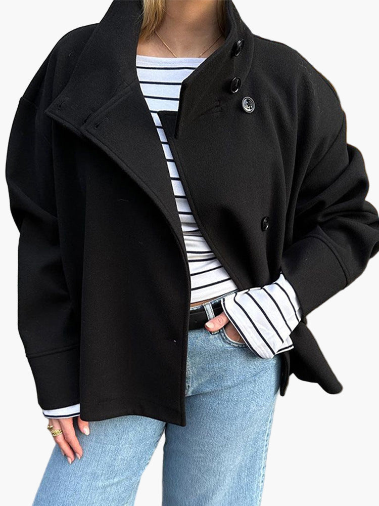 Giacca corta doppiopetto da donna per la mezza stagione – Look elegante da città per autunno e primavera