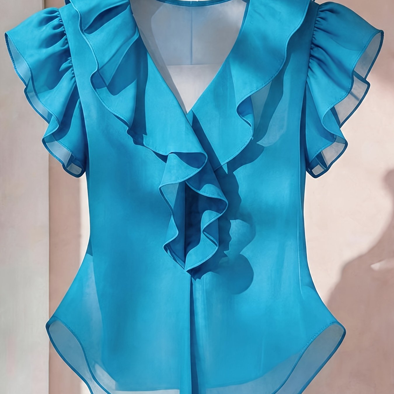 Damevolantbluse med V-hals og volanger – Elegant chiffongbluse for kontor og kveld