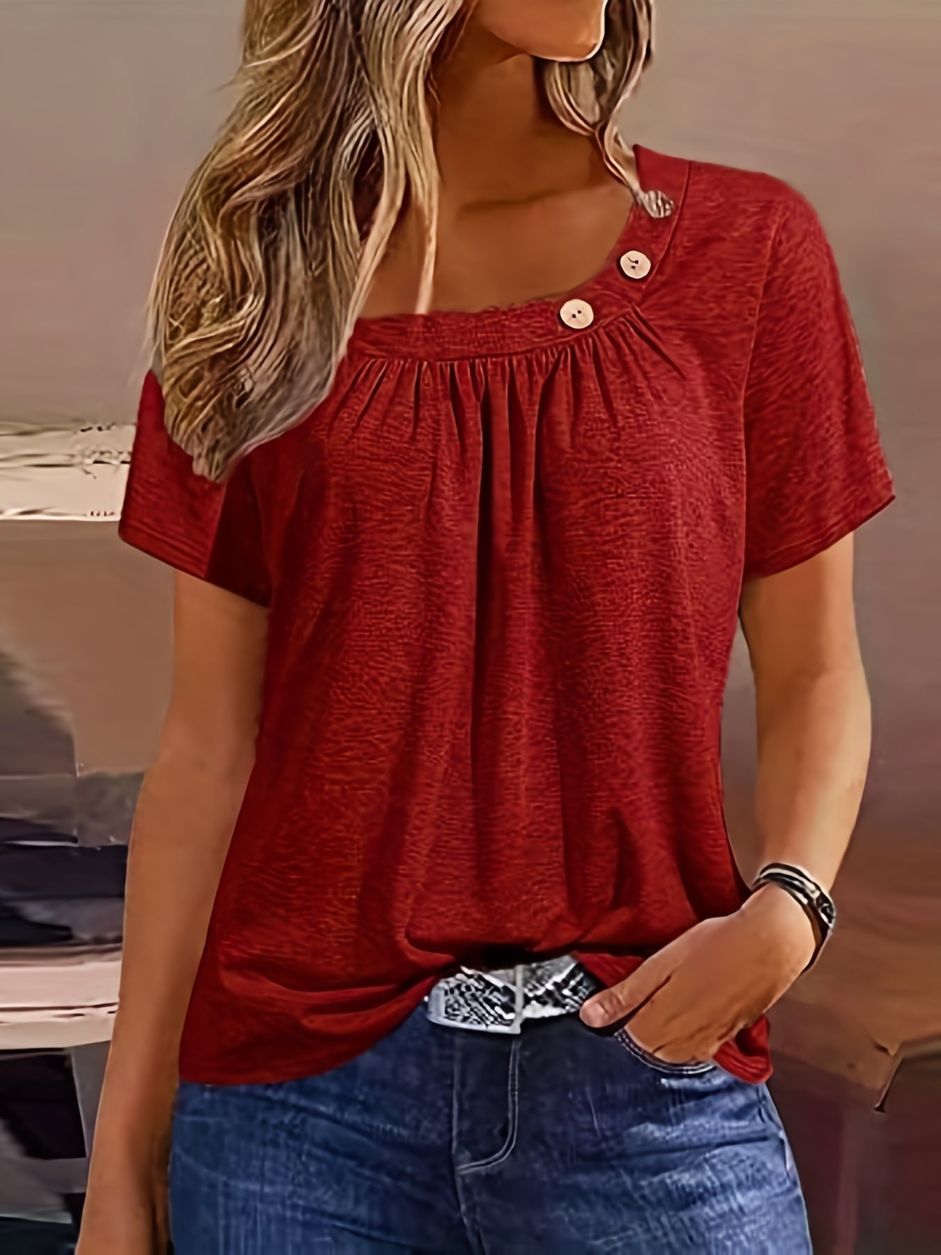 Damen Sommer-Shirt mit asymmetrischem Ausschnitt und Knopfdetail – Lässiges, modisches Freizeitoberteil
