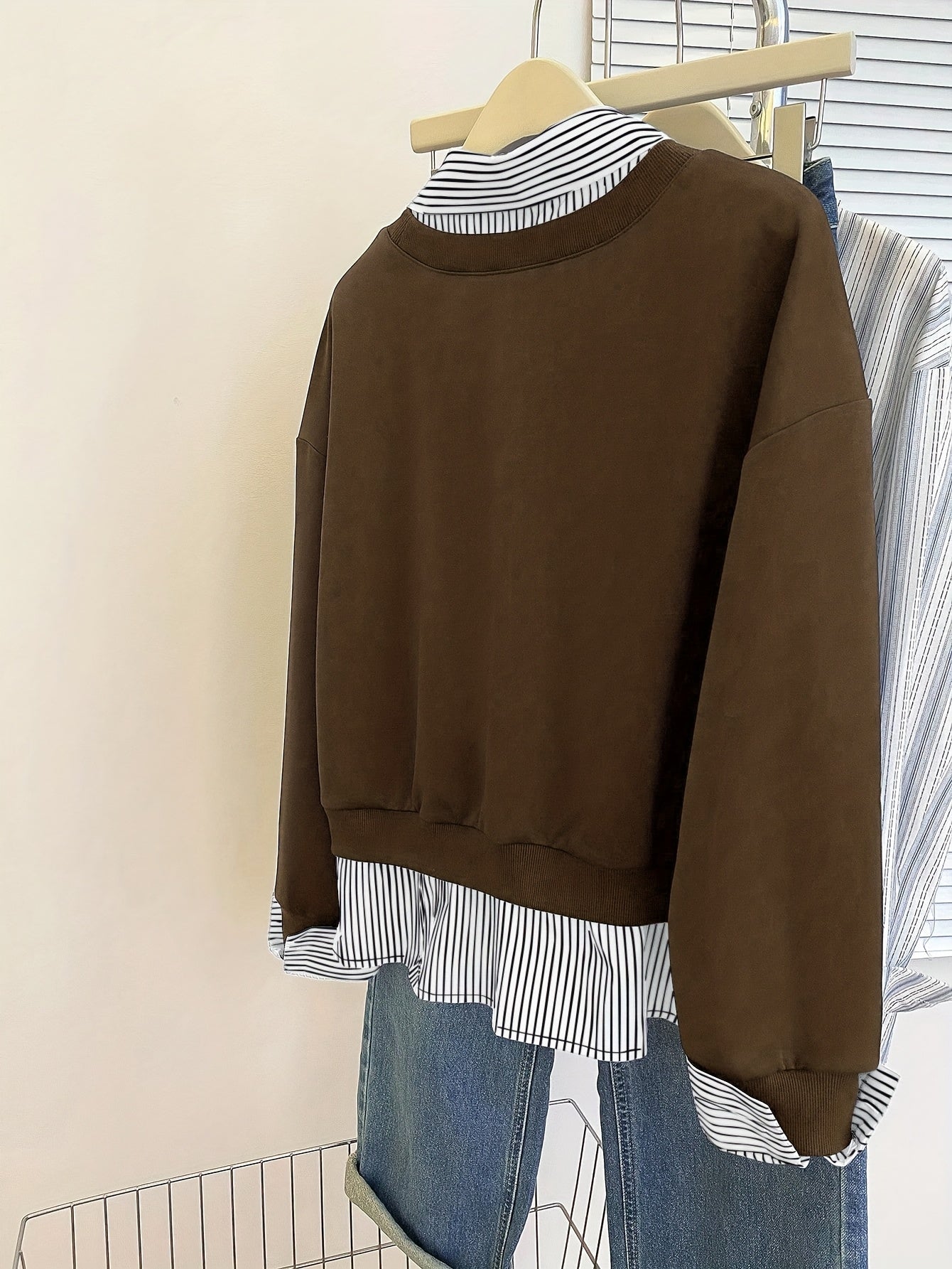 Damen Sweatshirt mit Hemdkragen-Optik & Schriftzug, Zweiteilig Marineblau Gestreift
