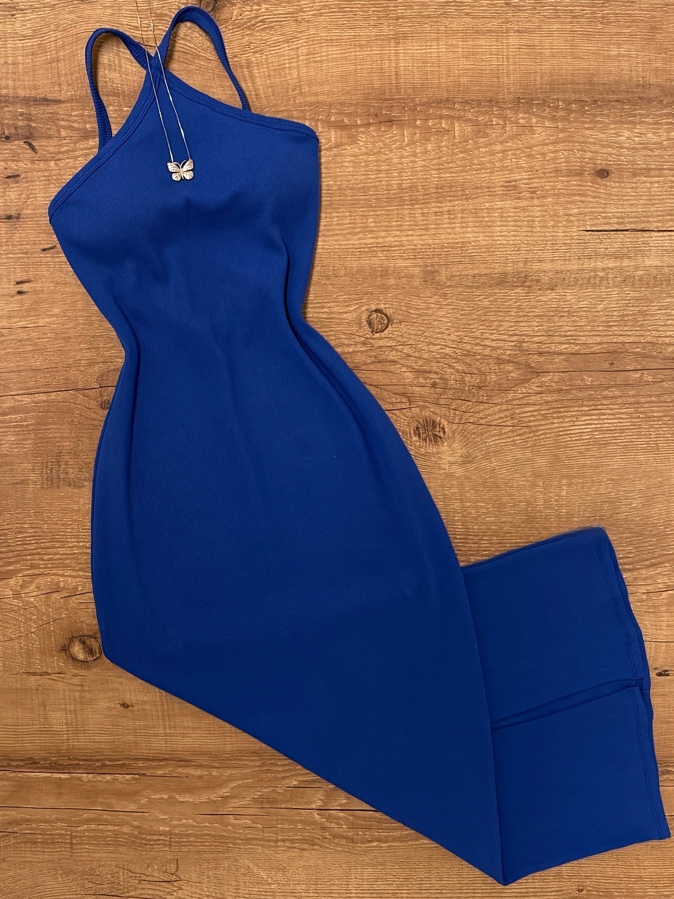 Dame bodycon midikjole med halterneck og moderne, figursyet snit – Perfekt til sommer og fritid