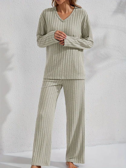 Dame-loungewear-sæt i rib med V-hals, overdel og løse bukser, afslappet, violet