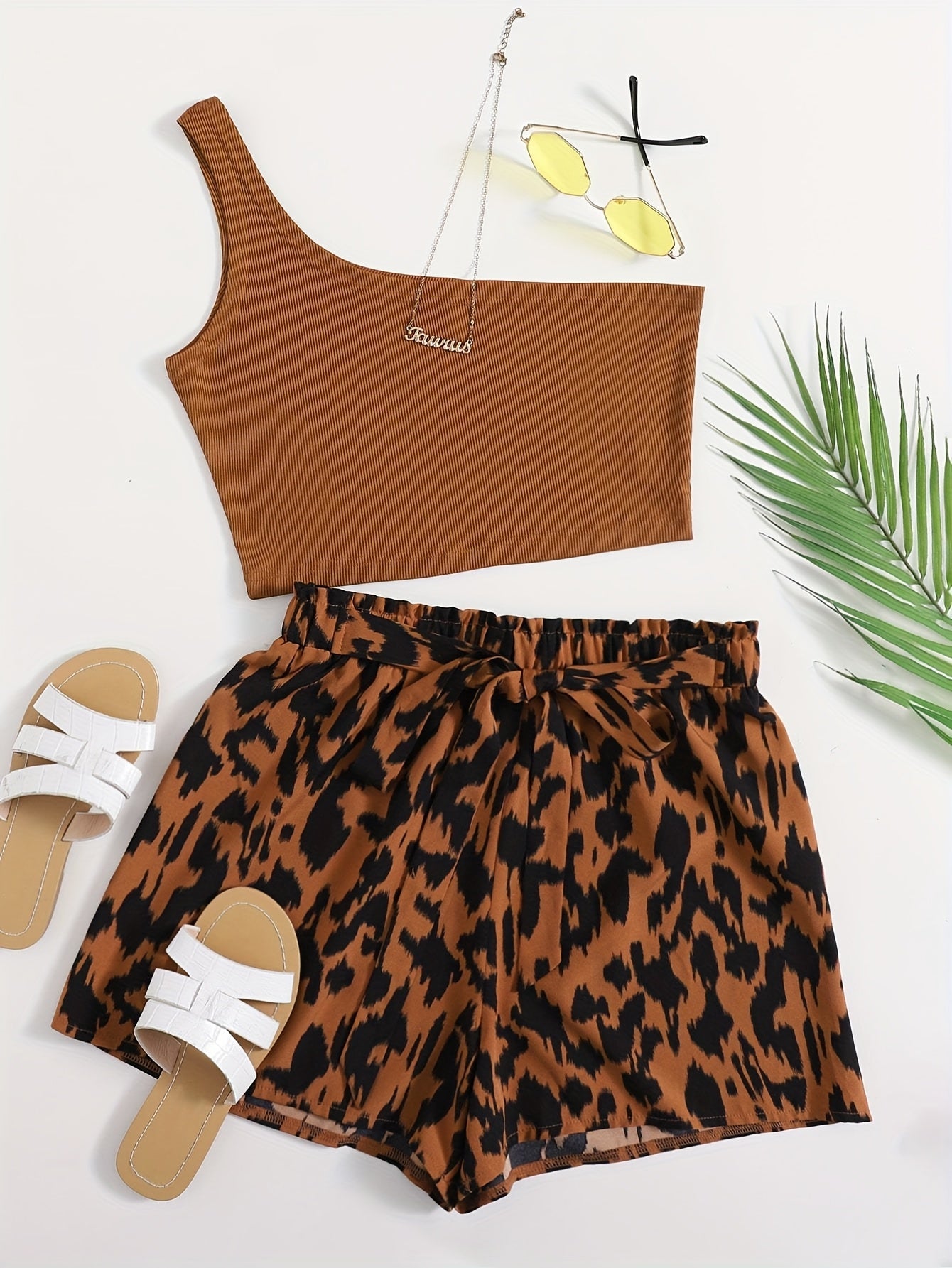Damen Zweiteiler Set – Asymmetrisches One-Shoulder Top & High-Waist Shorts mit Animal Print, Elegant für Sommer