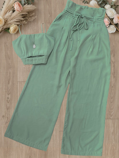 Dame to-delt sett elegant – høytlivsbukse med vide ben og crop top, ideell for vår og sommer