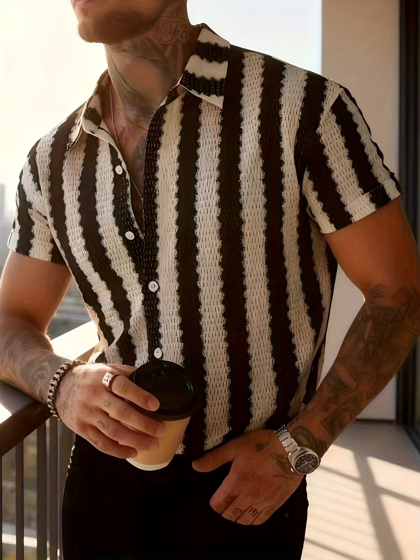 Camicia da uomo a maniche corte in stile resort con design a righe moderno per tempo libero e vacanze