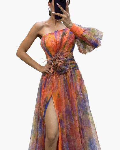 Dame aftenkjole elegant asymmetrisk med blomsterapplikation og slids – Perfekt til festlige lejligheder