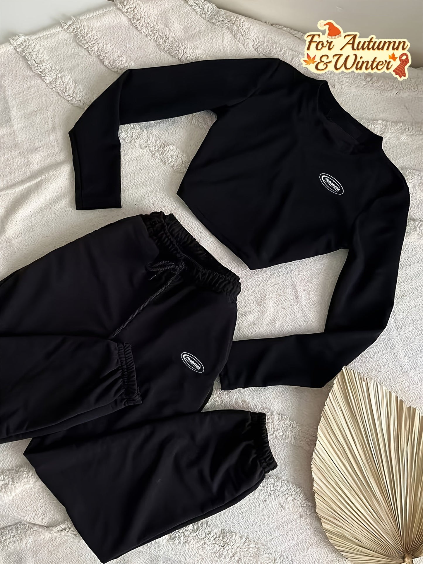 Dames joggingpak in twee delen, zwart cropped topje en joggingbroek