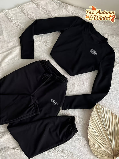 Dames joggingpak in twee delen, zwart cropped topje en joggingbroek