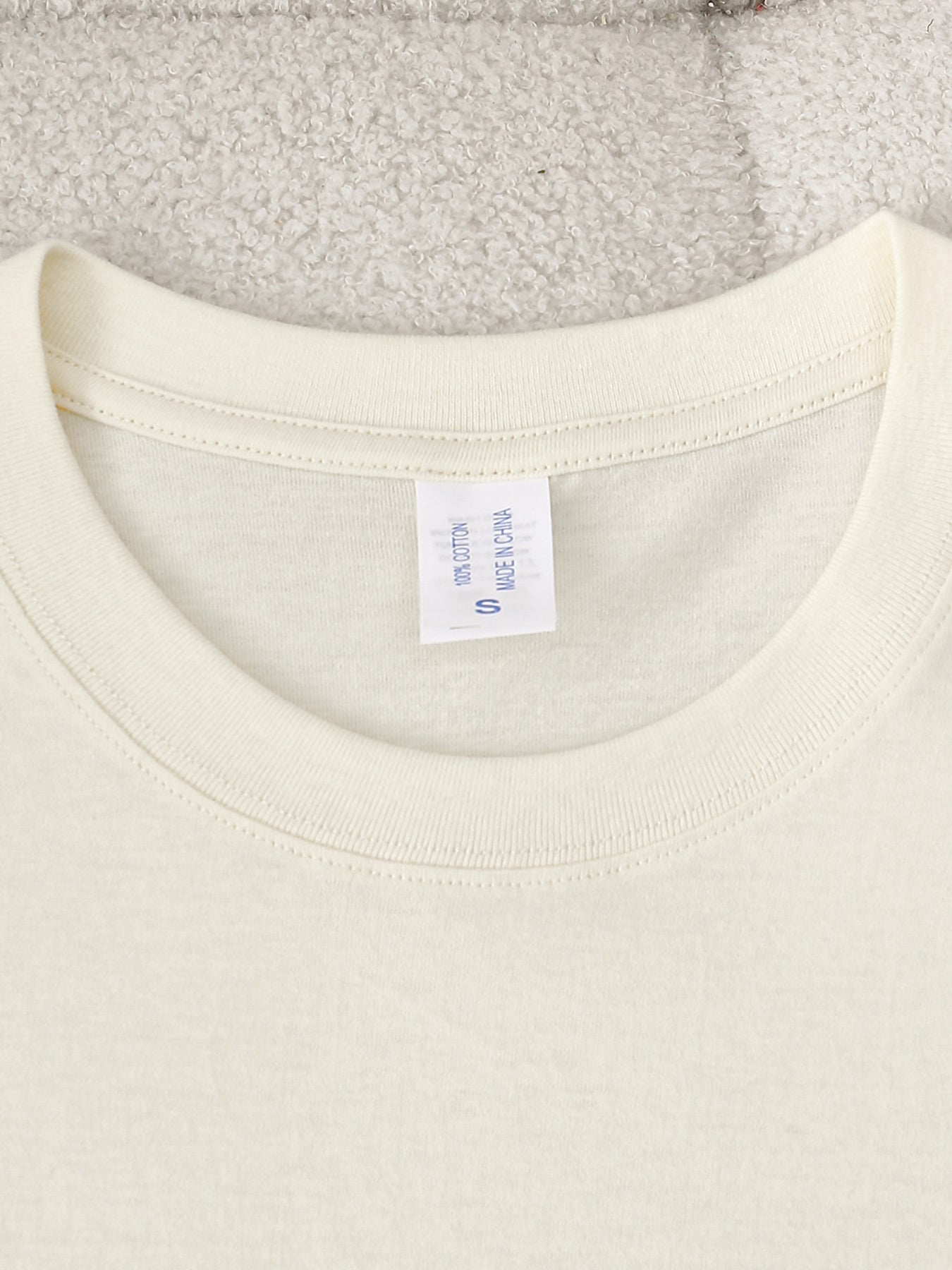 Dame T-shirt med vintage skibsprint – maritim fritidsstil til eventyrlystne