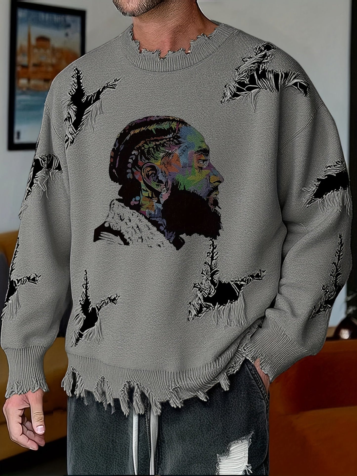 Suéter de hombre de cuello redondo con estampado y efecto desgastado beige